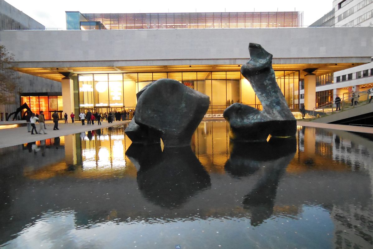 10-1 Reclining Figure By Henry Moore In Paul Milstein Pool With Lincoln Center Theater Behind At Lincoln Center New York City